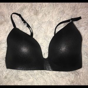 Victoria secret size 32D. Black no under wire bra.